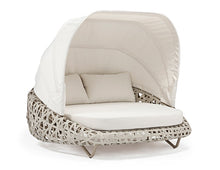 Load image into Gallery viewer, Santa Clara Double Daybed With Canopy
